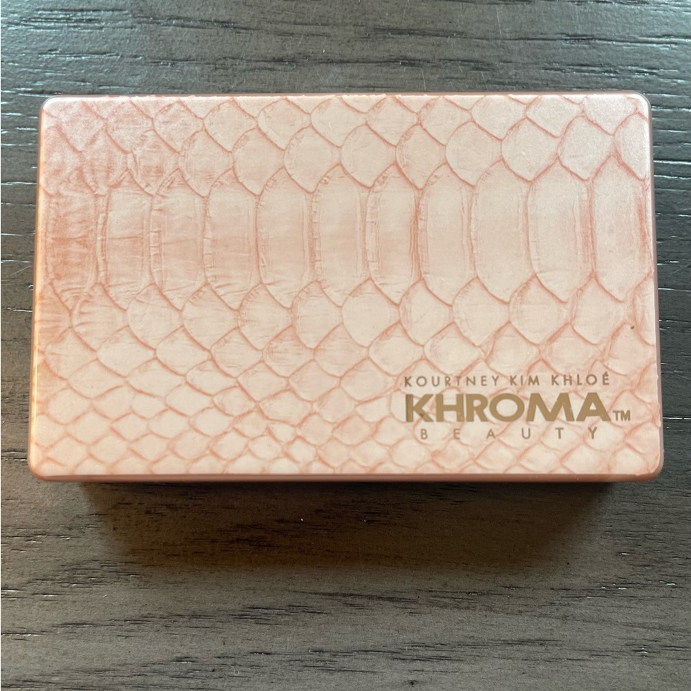 KOURTNEY KIM KHLOE KHROMA, new, unused